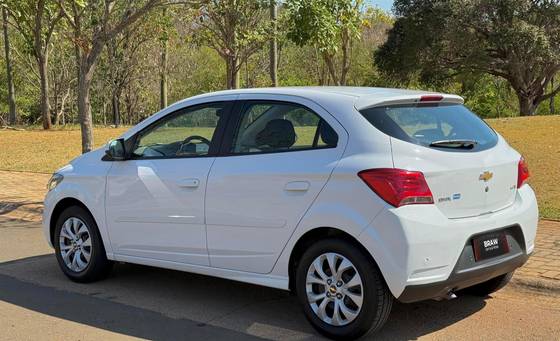 CHEVROLET ONIX 1.4 MPFI LT 8V FLEX 4P MANUAL